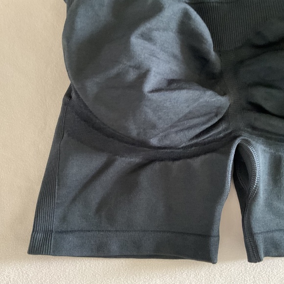 GYMSHARK ‘Lift Seamless’ Shorts, size small - Picture 5 of 12